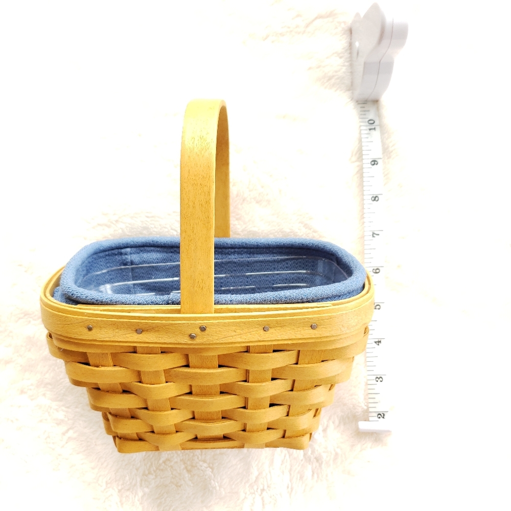 Vintage Longaberger Berry Basket (2002) - Picture 6 of 8